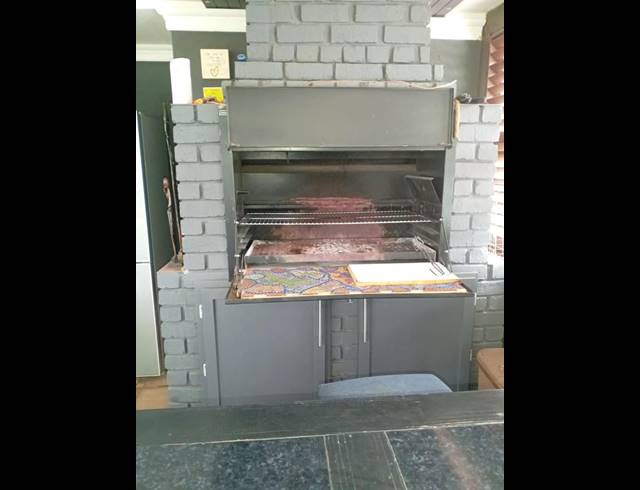4 BEDROOM HOUSE FOR SALE IN COSMOSRAND